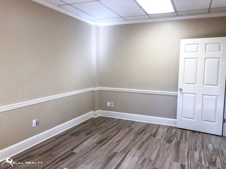 More Photos Of 200 Market Pl, Roswell Office Residential For Lease