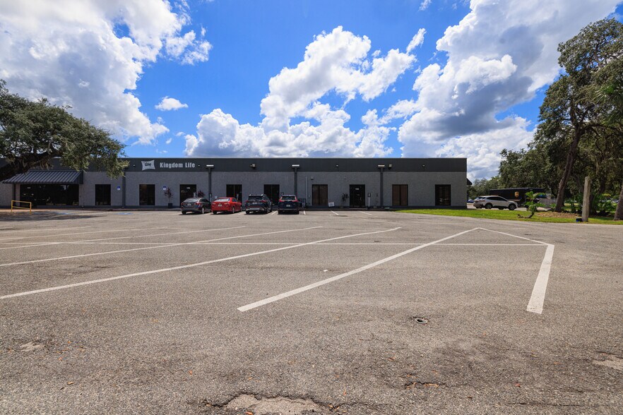 More Photos Of 1901 S Poinciana Blvd, Kissimmee Warehouse For Lease