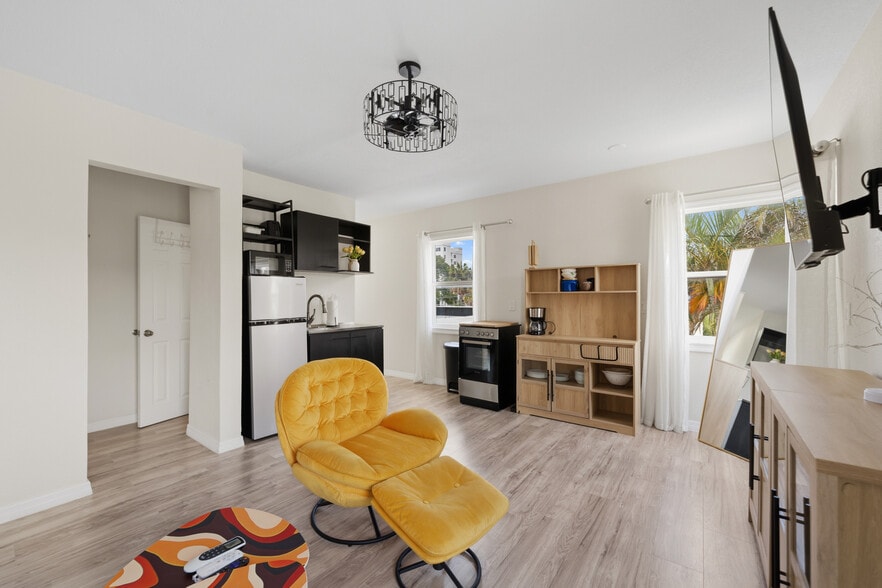 More Photos Of 602 Poinsettia Ave, Clearwater Beach Hotel For Sale
