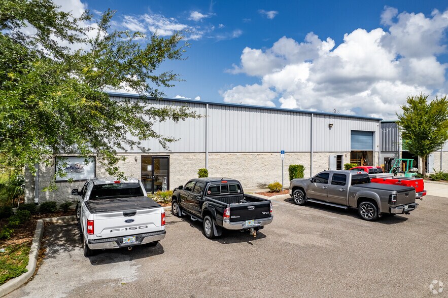 More Photos Of 260-278 Springview Commerce Dr, DeBary Unknown For Lease