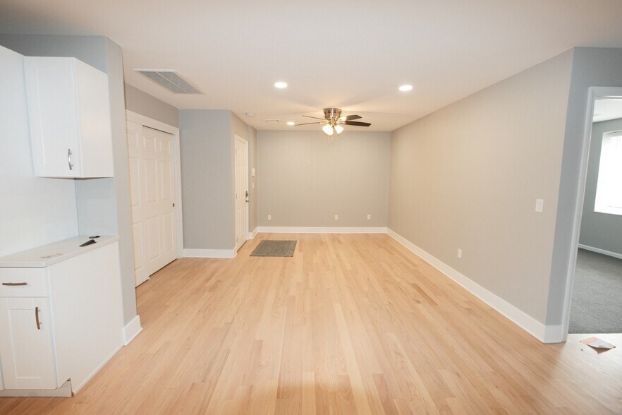 More Photos Of 30 W Price St, Linden Flex For Sale