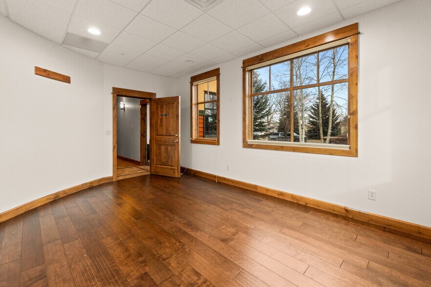 More Photos Of 1940 W Dickerson St, Bozeman Office For Sale