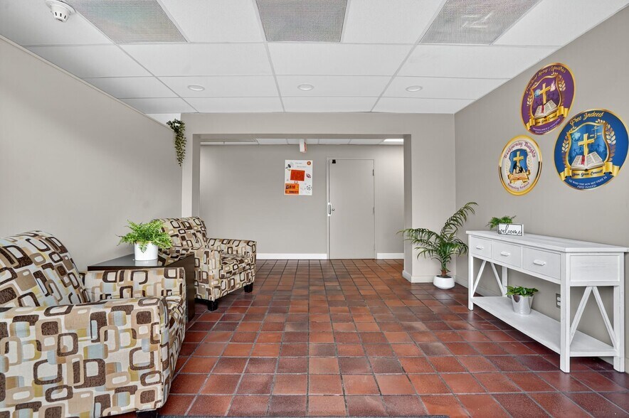 More Photos Of 2050 Old Bridge Rd, Woodbridge Medical For Sale