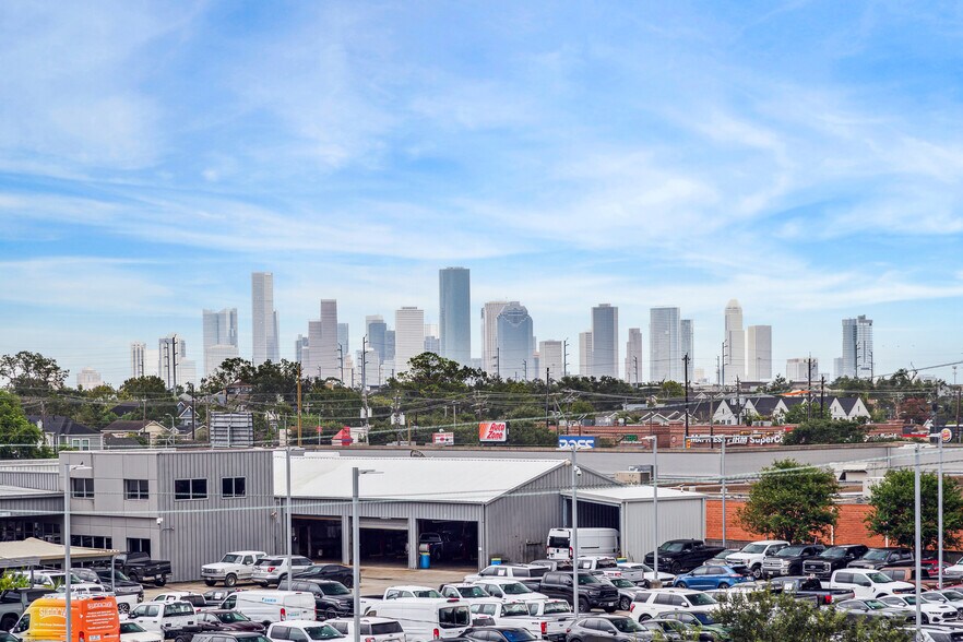 More Photos Of 1511 W 12th St, Houston Office For Sale