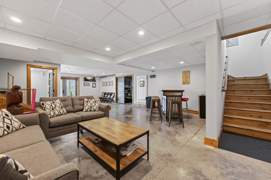 More Photos Of 639 Wagon Wheel Rd, Elk Creek Lodge Meeting Hall For Sale