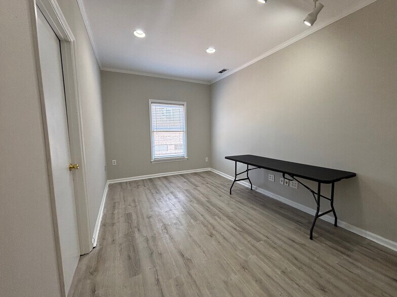 More Photos Of 1365 Westgate Center Dr, Winston-Salem Office For Sale