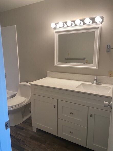 More Photos Of 406 E George St, Kent Apartments For Sale