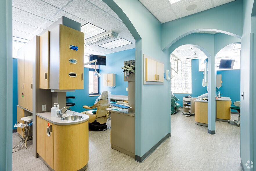 More Photos Of 1550-1570 Kingsway Ct, Trenton Medical For Sale