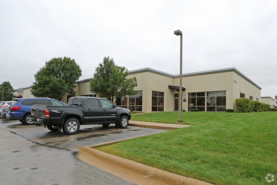 Primary Photo Of 9522 58th Pl, Kenosha Showroom For Lease