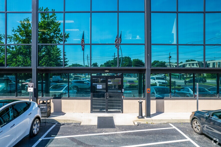 More Photos Of 523 Hollywood Ave, Cherry Hill Office For Lease