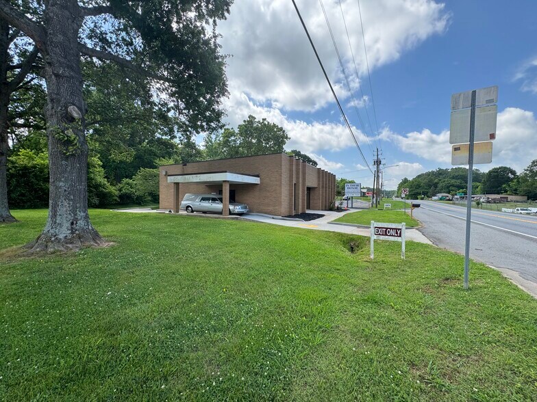 More Photos Of 2764 Highway 411 Se, Fairmount Medical For Sale