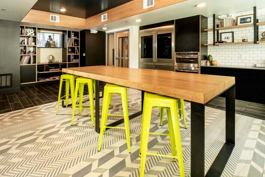 More Photos Of 901 E Fremont St, Las Vegas Coworking Space