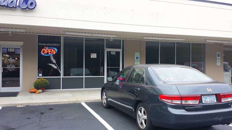 More Photos Of 2803 Evans St, Greenville General Retail For Lease