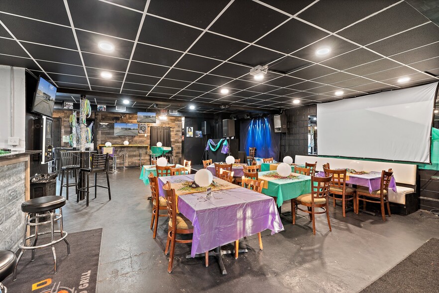 More Photos Of 5215 Singing Hills Dr, Dallas Restaurant For Sale