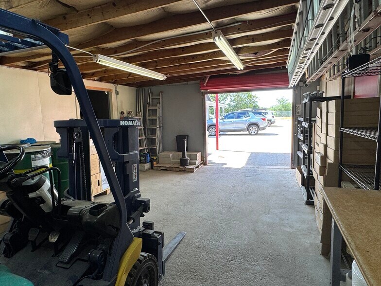 More Photos Of 706 N Perry St, Palestine General Retail For Sale