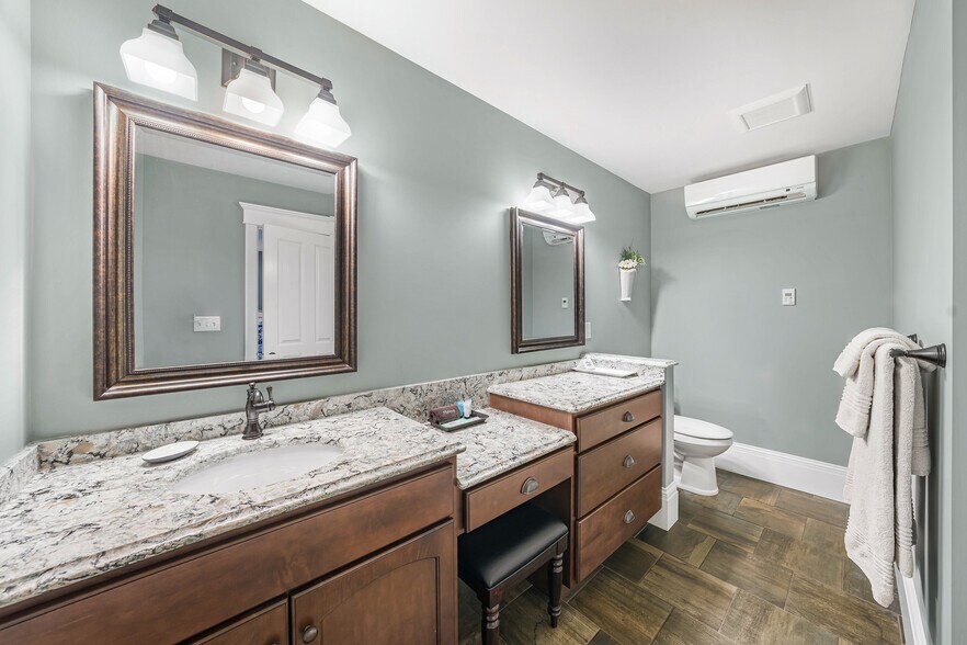 More Photos Of 208-210 Wharf St, Hermann Hospitality For Sale