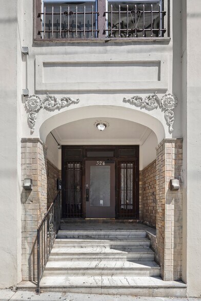 More Photos Of 324 S Witmer St, Los Angeles Apartments For Sale