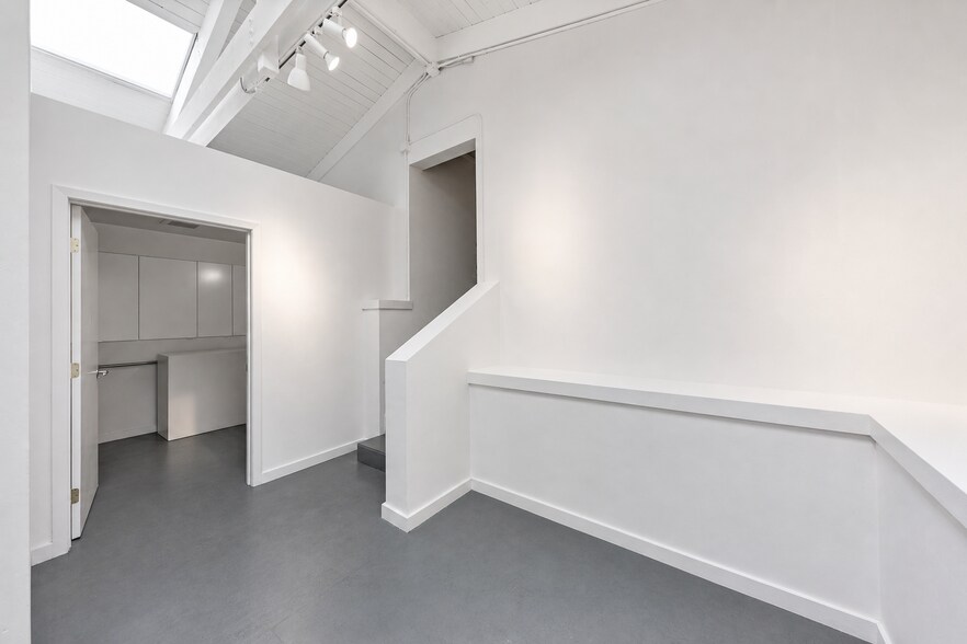 More Photos Of 108 Throckmorton Ave, Mill Valley Storefront For Lease