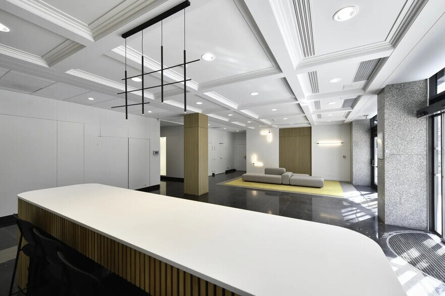 More Photos Of 99 Avenue Aristide Briand, Montrouge Office For Sale