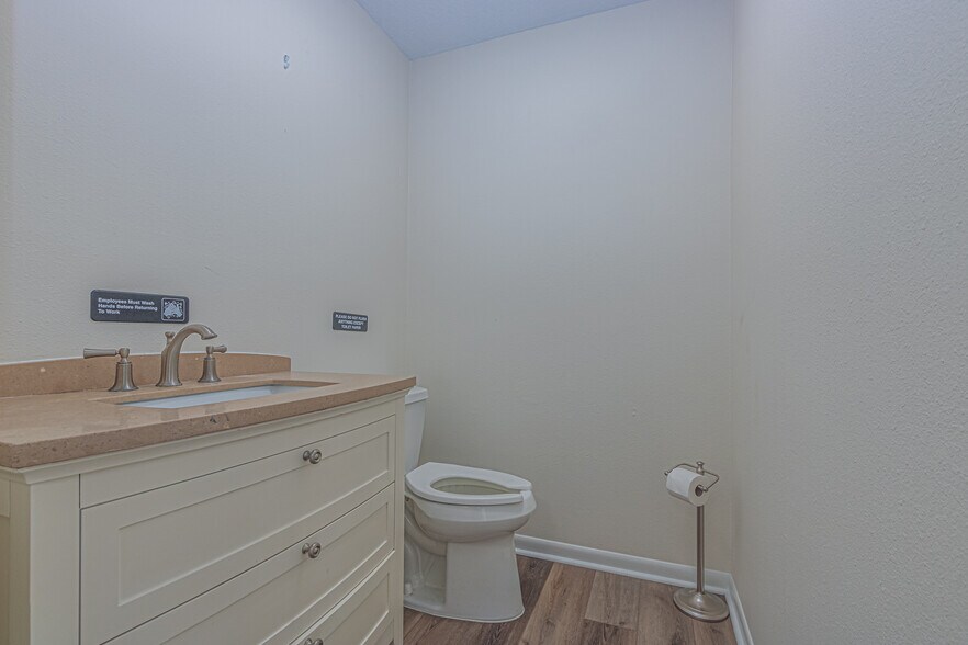 More Photos Of 119 W Plymouth Ave, Deland Unknown For Lease