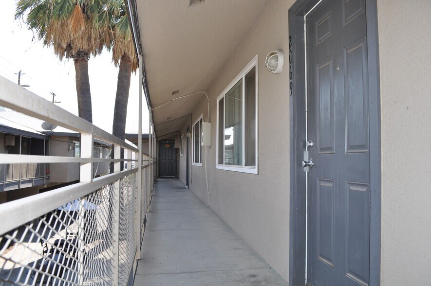More Photos Of 2043 E Saginaw Way, Fresno Apartments For Sale