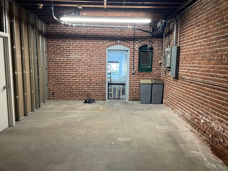 More Photos Of 306 S Myrtle Ave, Monrovia Storefront For Lease