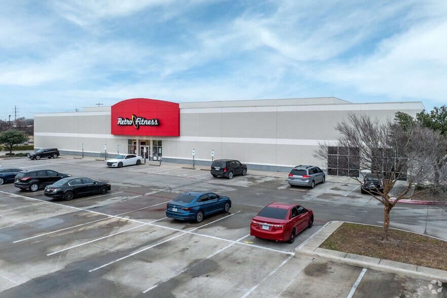 More Photos Of 1301 E Belt Line Rd, Richardson Health Club For Lease