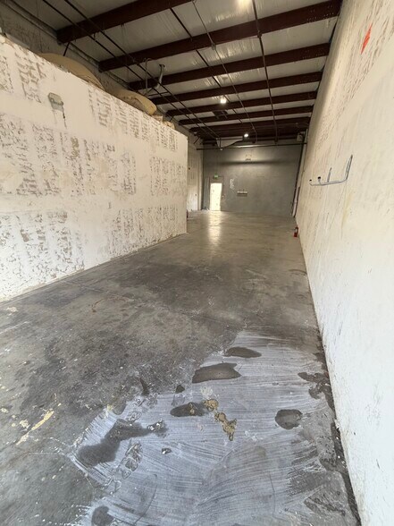 More Photos Of 17000 Alico Commerce Ct, Fort Myers Flex For Sale