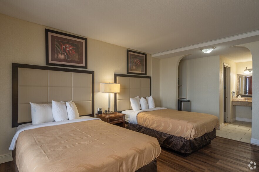 More Photos Of 3202 E Surfside Blvd, Corpus Christi Hotel For Sale
