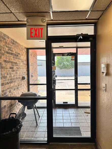 More Photos Of 1917 S Harvard Dr, Oklahoma City Office For Lease