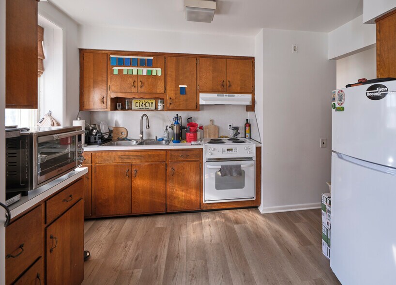 More Photos Of 47 Bridge St, Lambertville Restaurant For Sale