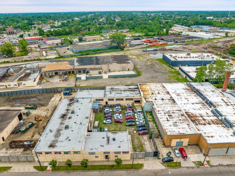 More Photos Of 7075 Lyndon St, Detroit Warehouse For Sale