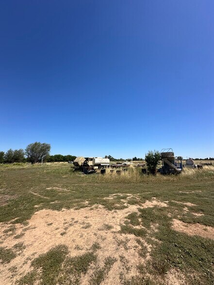 More Photos Of 6738 Greenbay Rd, Arbuckle Land For Lease