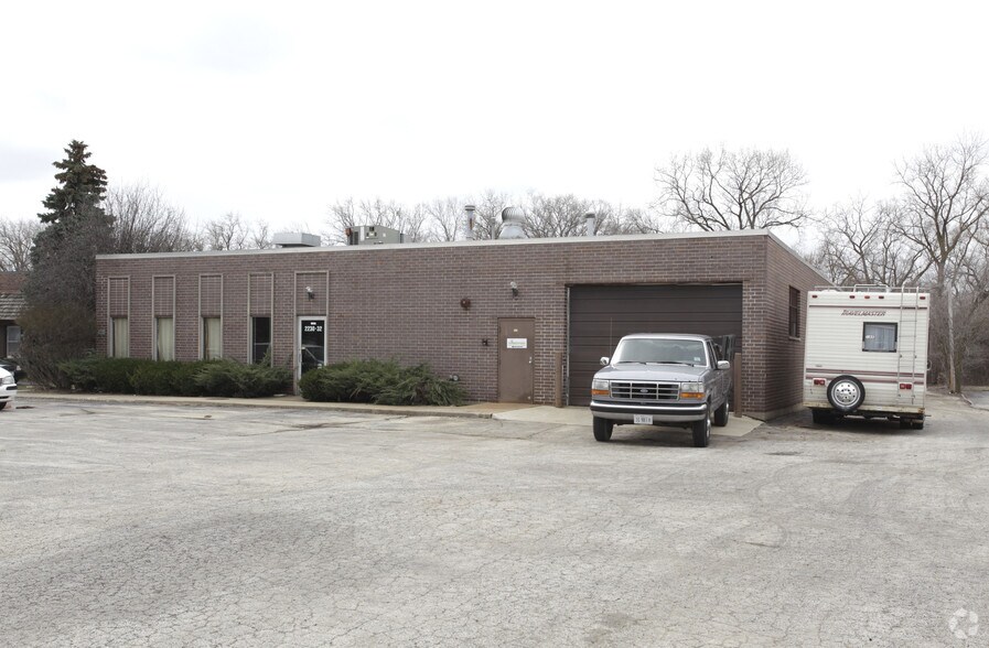 More Photos Of 2230-2232 S Foster Ave, Wheeling Distribution For Sale