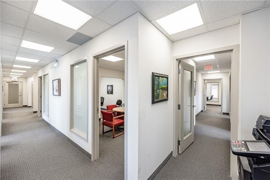 More Photos Of 2904 South Sheridan Way, Oakville Medical For Lease