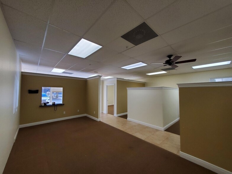 More Photos Of 375 Commercial Ct, Venice Office For Lease