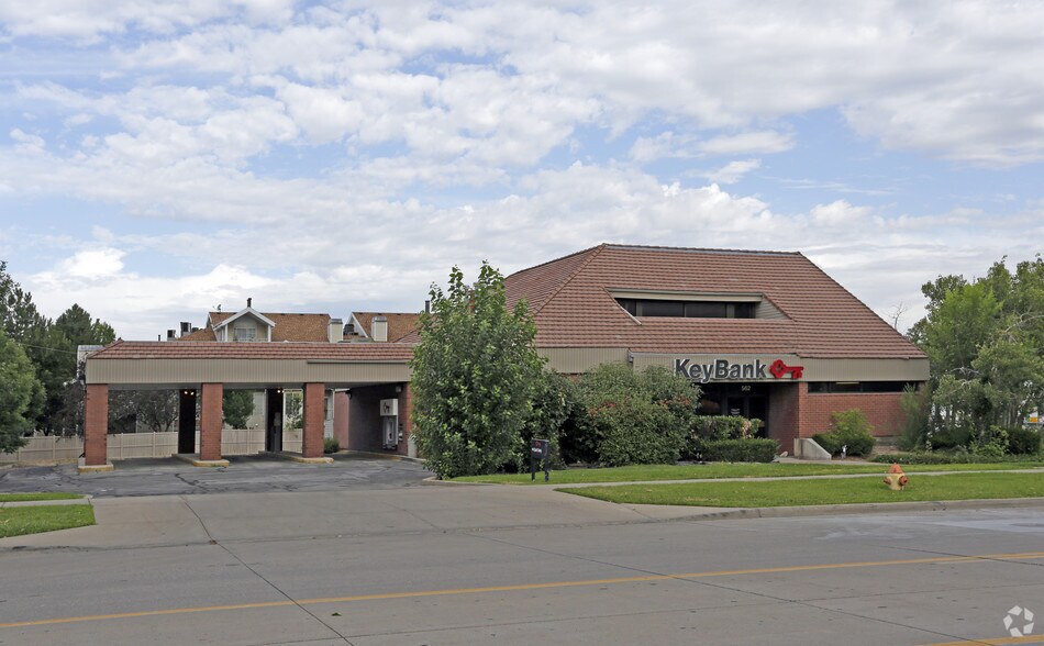 Primary Photo Of 562 S Main St, Bountiful Bank For Lease