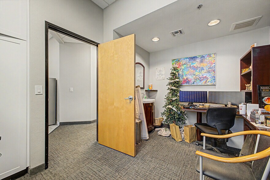 More Photos Of 6262 E Broadway Rd, Mesa Medical For Lease