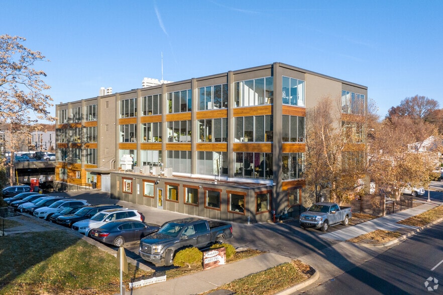 Primary Photo Of 751 E 63rd St, Kansas City Office For Lease