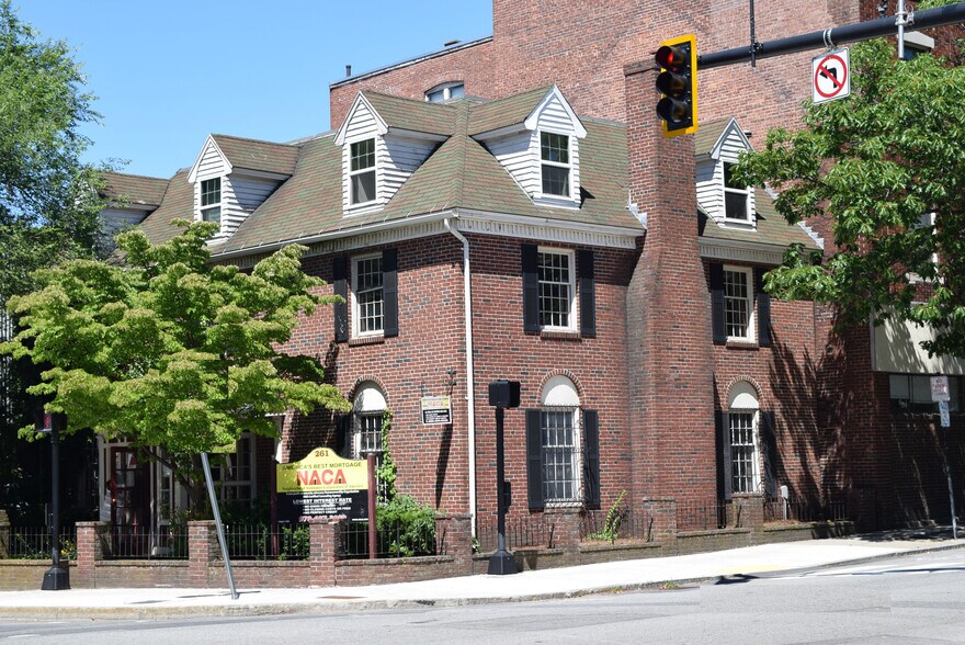 More Photos Of 261 Common St, Lawrence Office For Sale
