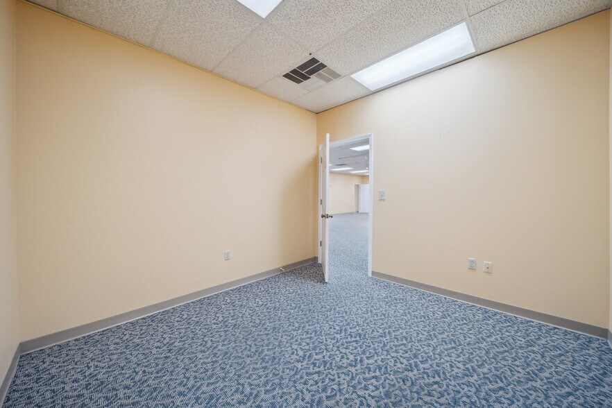 More Photos Of 710 S Adams St, Sapulpa Distribution For Sale