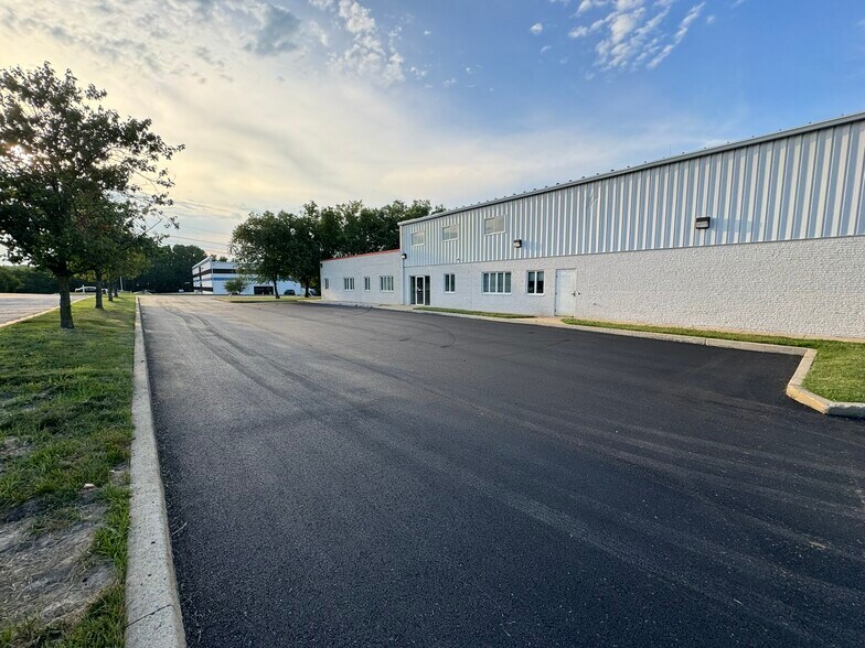 More Photos Of 7 Bellecor Dr, New Castle Warehouse For Lease