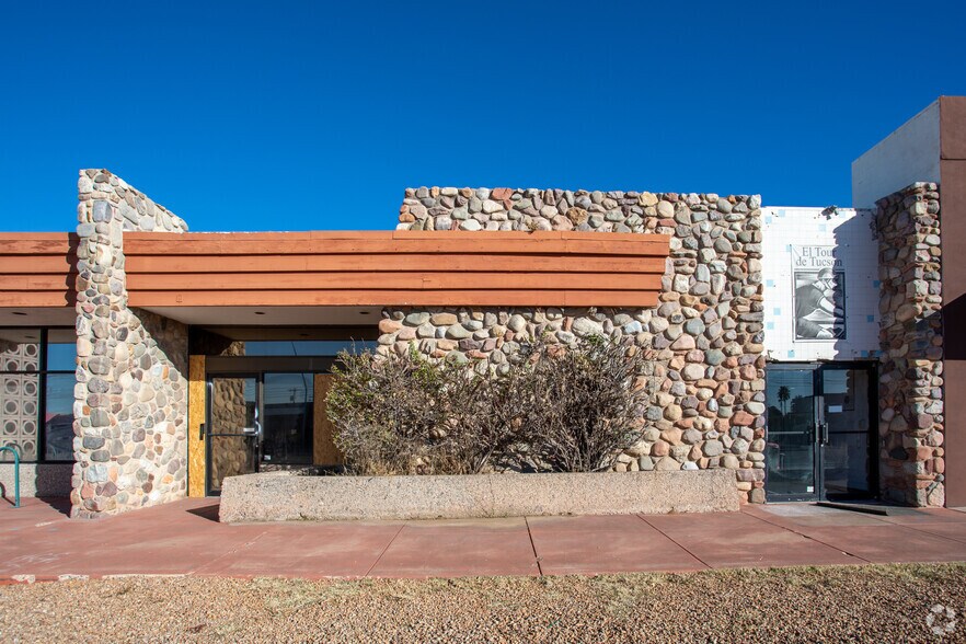 More Photos Of 2627 E Broadway Blvd, Tucson Unknown For Lease