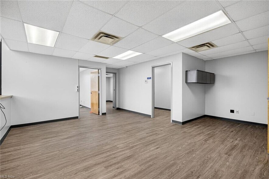 More Photos Of 852 E Highland Rd, Macedonia Flex For Lease