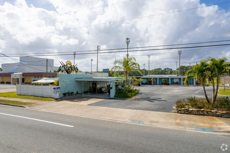 More Photos Of 1540 S Washington St, Titusville Hotel For Sale