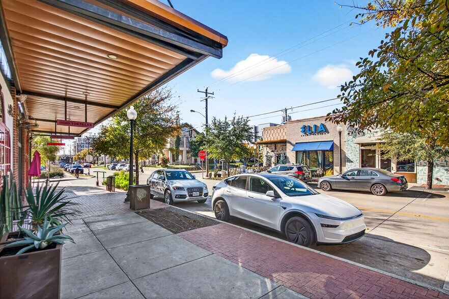 More Photos Of 439 W 9th St, Dallas Apartments For Sale