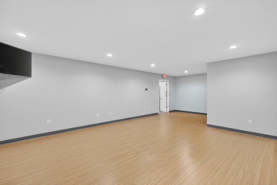 More Photos Of 3073 NE 37th Pl, Wildwood Industrial For Sale