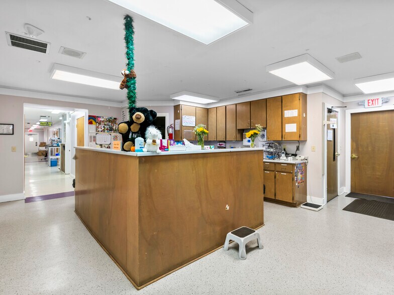 More Photos Of 157 Medical Park Dr, Brevard Medical For Lease