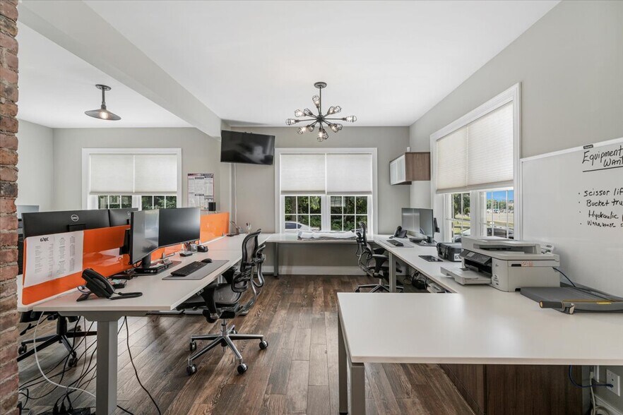 More Photos Of 363 S Middletown Rd, Nanuet Flex For Sale