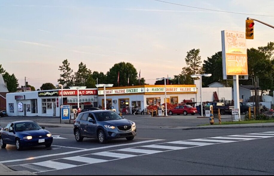 Primary Photo Of 140 John St, Hawkesbury Auto Repair For Lease